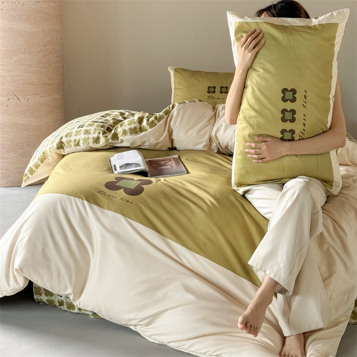 91家纺网 家纺一手货源 找家纺 窝米 2025春季新品全棉13372大版专版数码幸运草系列四件套-岚 岚-琥珀