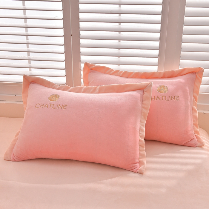 91家纺网 家纺一手货源 找家纺 简爱 2025新款牛奶绒纯色双拼拼角工艺款四件套-初暖 少女粉奶白