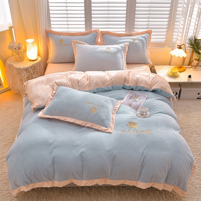 91家纺网 家纺一手货源 找家纺 （总）简爱 2025新款牛奶绒纯色双拼拼角工艺款四件套-初暖