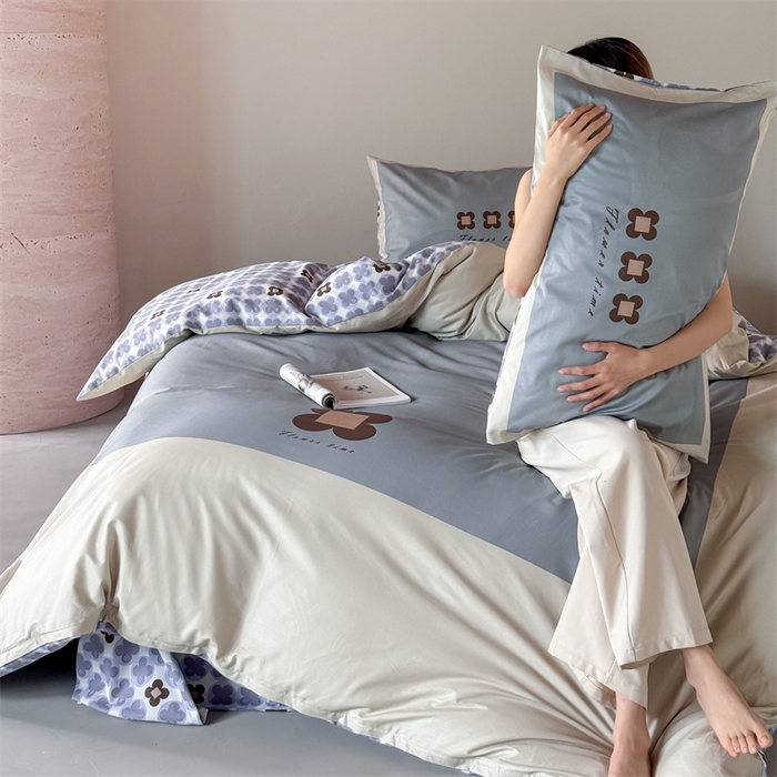 91家纺网 家纺一手货源 找家纺 窝米 2025春季新品全棉13372大版专版数码幸运草系列四件套-岚 岚-暮灰