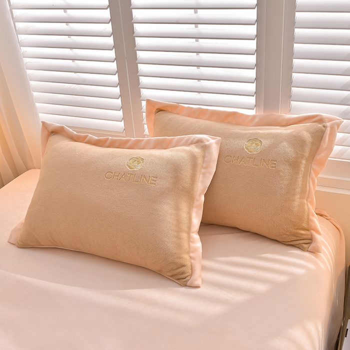 91家纺网 家纺一手货源 找家纺 简爱 2025新款牛奶绒纯色双拼拼角工艺款四件套-初暖 卡其奶白