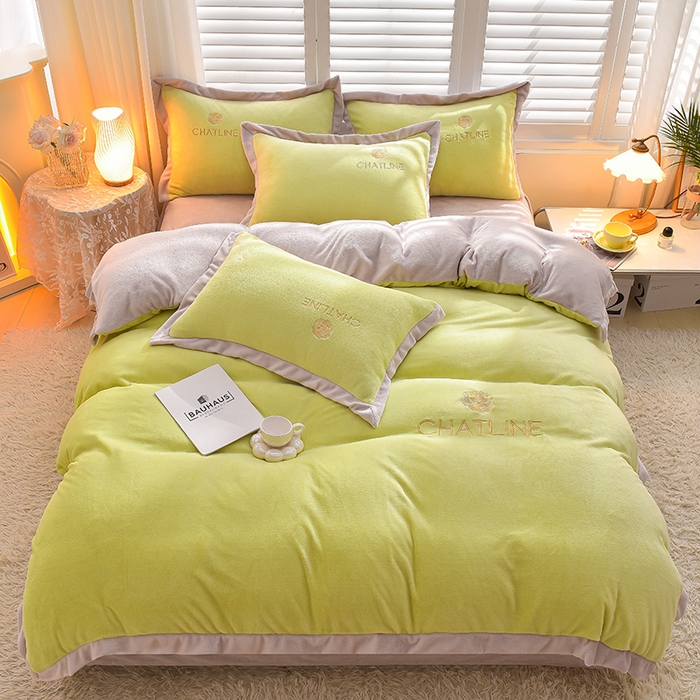 91家纺网 家纺一手货源 找家纺 简爱 2025新款牛奶绒纯色双拼拼角工艺款四件套-初暖 薄荷绿灰