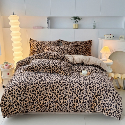 添越家纺 2025新款简约款牛奶绒床盖四件套 豹纹