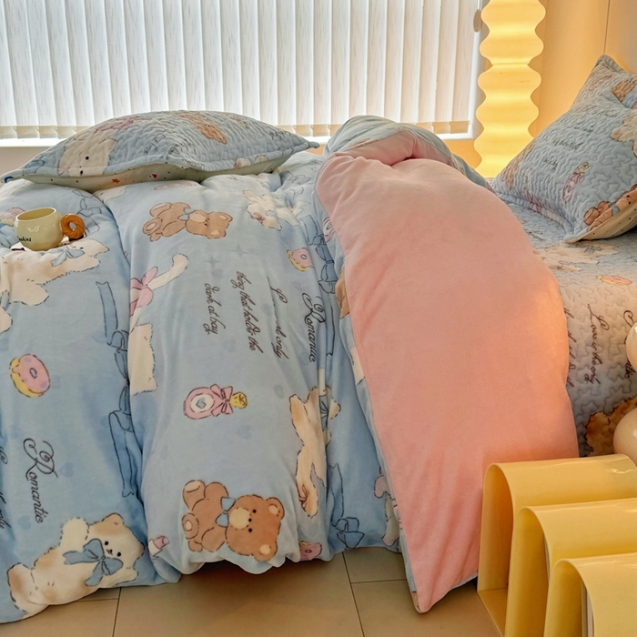 91家纺网 家纺一手货源 找家纺 添越家纺 2025新款简约款牛奶绒床盖四件套 猫咪酱