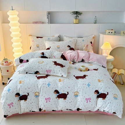 91家纺网 家纺一手货源 找家纺 （总）添越家纺 2025新款简约款牛奶绒床盖四件套