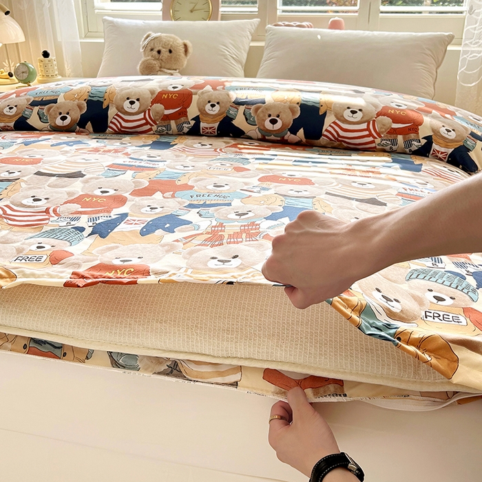 91家纺网 家纺一手货源 找家纺 2025新款印花可拆洗棉花被被子被芯 绅士小熊