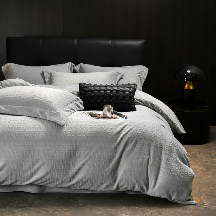 91家纺网 家纺一手货源 找家纺 丽卡家纺（原丽卡家纺） 2024新款A类高克重全消光牛奶绒四件套 灰色