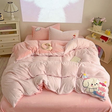 91家纺网 家纺一手货源 找家纺 （总）乐童家纺 2024新款高克重牛奶绒小清新印＋绣系列四件套