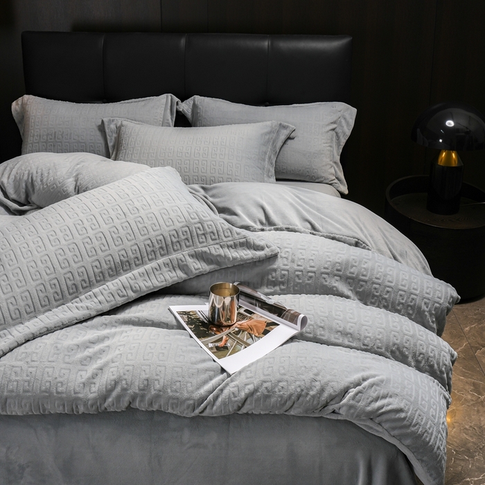 91家纺网 家纺一手货源 找家纺 丽卡家纺（原丽卡家纺） 2024新款A类高克重全消光牛奶绒四件套 灰色