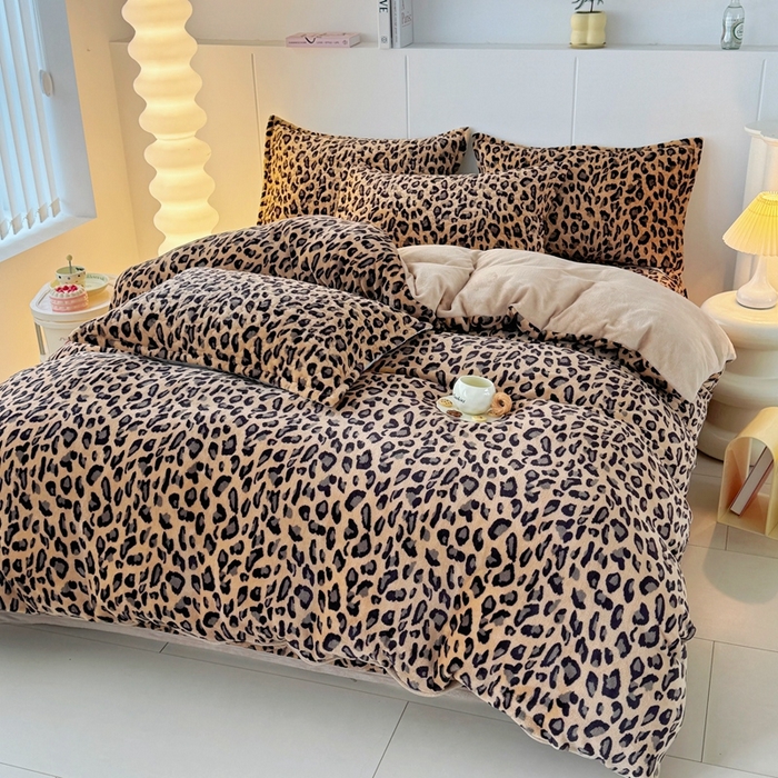 91家纺网 家纺一手货源 找家纺 添越家纺 2025新款简约款牛奶绒床盖四件套 豹纹