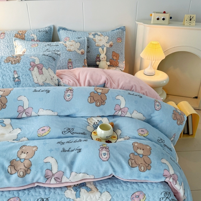 91家纺网 家纺一手货源 找家纺 添越家纺 2025新款简约款牛奶绒床盖四件套 猫咪酱