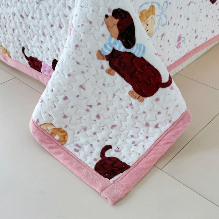 91家纺网 家纺一手货源 找家纺 添越家纺 2025新款简约款牛奶绒床盖四件套 腊肠狗