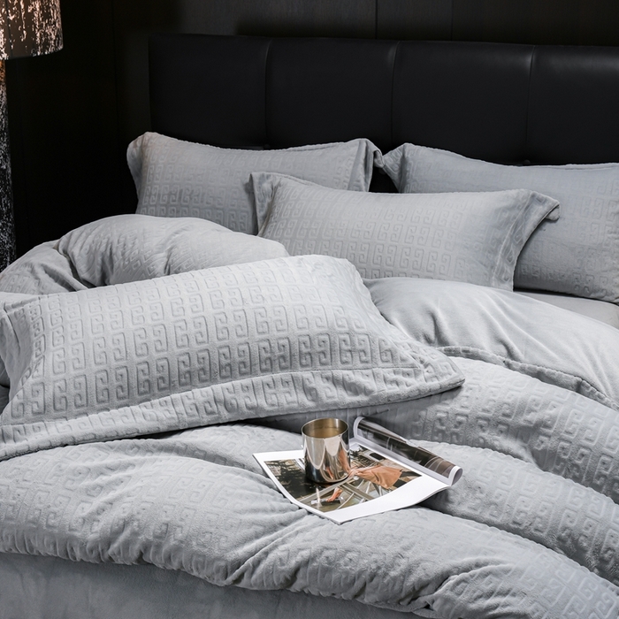 91家纺网 家纺一手货源 找家纺 丽卡家纺（原丽卡家纺） 2024新款A类高克重全消光牛奶绒四件套 灰色