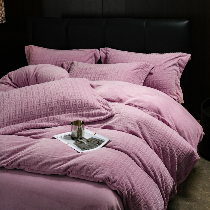 91家纺网 家纺一手货源 找家纺 丽卡家纺（原丽卡家纺） 2024新款A类高克重全消光牛奶绒四件套 紫色