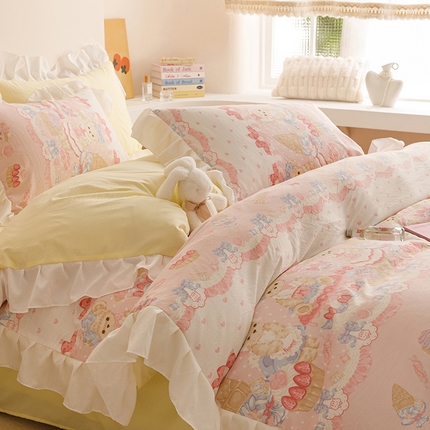 罗亿家纺 2025新款洛丽塔云朵棉花边四件套场景二（提供买家秀） 小熊的礼物