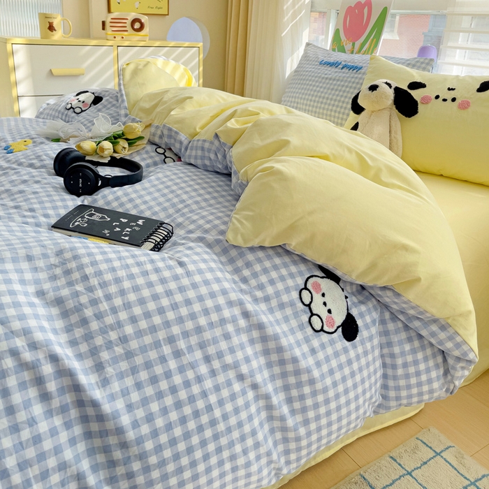 91家纺网 家纺一手货源 找家纺 罗亿家纺 2025新款格子卡通云朵棉毛巾绣四件套场景二（提供买家秀） 小狗冲浪鸭