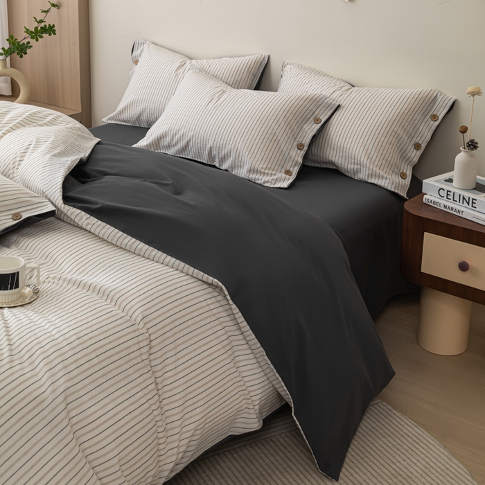 91家纺网 家纺一手货源 找家纺 （总）简宜家居（朝初家纺） 2025新款11月色织小提花简约条纹水洗棉纽扣四件套