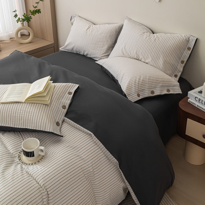 91家纺网 家纺一手货源 找家纺 （总）简宜家居（朝初家纺） 2025新款11月色织小提花简约条纹水洗棉纽扣四件套