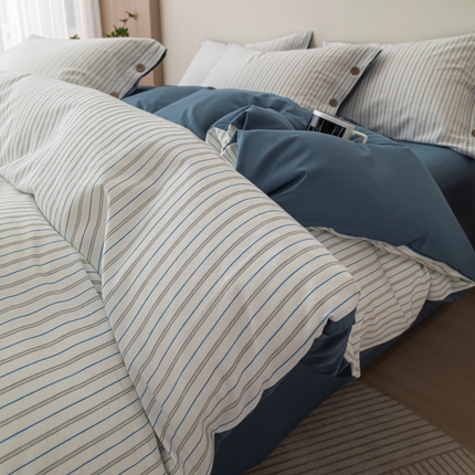 91家纺网 家纺一手货源 找家纺 简宜家居（朝初家纺） 2025新款11月色织小提花简约条纹水洗棉纽扣四件套 蓝灰条