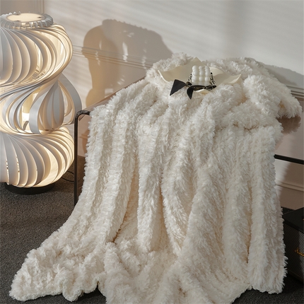 91家纺网 家纺一手货源 找家纺 暖绵绵家纺 2025新款半边绒毛毯-罗西亚 罗西亚-奶白色