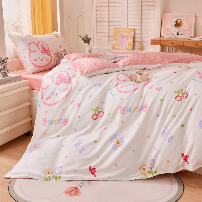 91家纺网 家纺一手货源 找家纺 金鑫汇家纺 2024新款棉加豆豆绒学生三件套 棉加豆豆绒-奇趣小兔