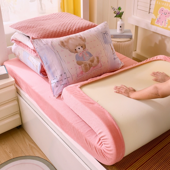 91家纺网 家纺一手货源 找家纺 金鑫汇家纺 2024新款棉加豆豆绒学生三件套 棉加豆豆绒-熊熊精灵