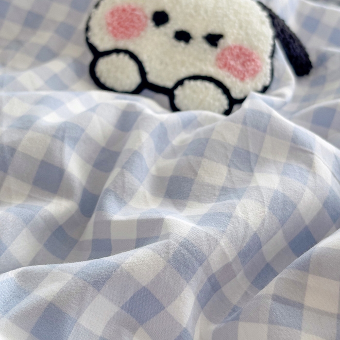 91家纺网 家纺一手货源 找家纺 罗亿家纺 2025新款格子卡通云朵棉毛巾绣四件套场景二（提供买家秀） 小狗冲浪鸭