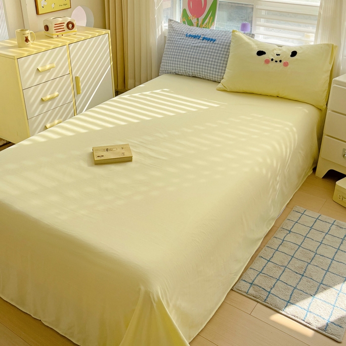 91家纺网 家纺一手货源 找家纺 罗亿家纺 2025新款格子卡通云朵棉毛巾绣四件套场景二（提供买家秀） 小狗冲浪鸭