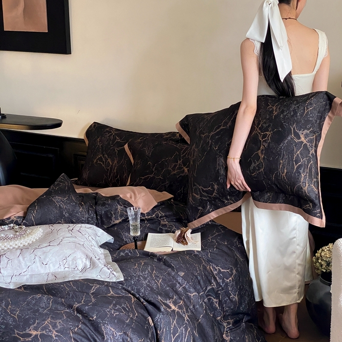 91家纺网 家纺一手货源 找家纺 赫帛 2024新款60s数码印花天丝棉磨毛四件套-卡布里 卡布里-宇宙黑