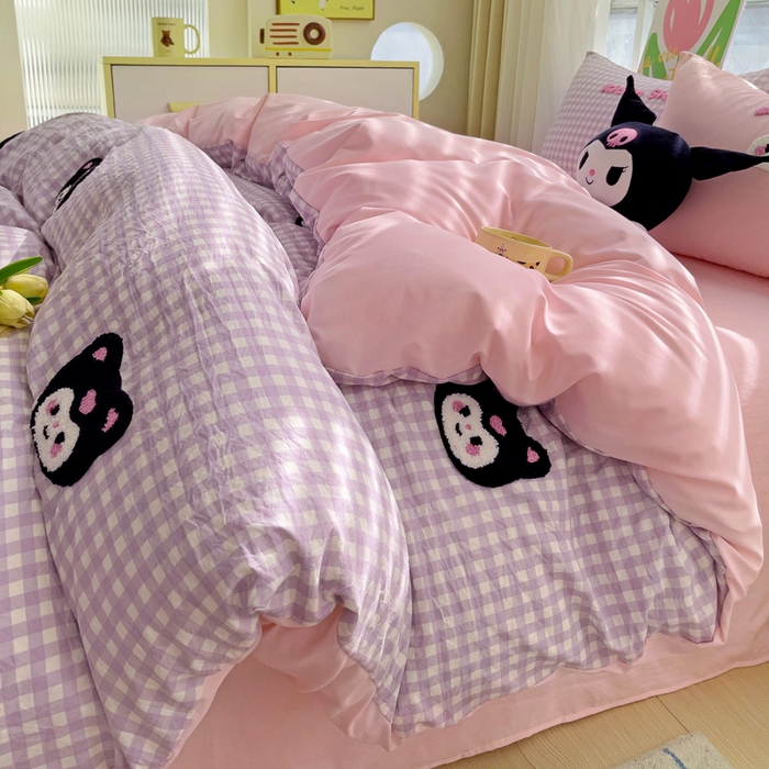 91家纺网 家纺一手货源 找家纺 罗亿家纺 2025新款格子卡通云朵棉毛巾绣四件套场景二（提供买家秀） 甜酷小库洛