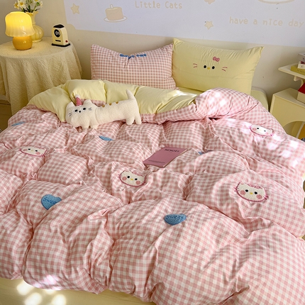 罗亿家纺 2025新款格子卡通云朵棉毛巾绣四件套场景一（提供买家秀） 糖果猫咪粉