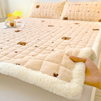 91家纺网 家纺一手货源 找家纺 喜居 2024新款印花牛奶绒床垫薄床垫床褥子床护垫 点点熊