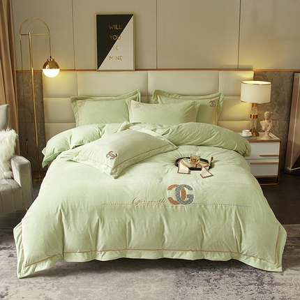 91家纺网 家纺一手货源 找家纺 库里梦家纺 2024新款A类宽边婴儿绒刺绣四件套-凯瑟琳 凯瑟琳-茶绿