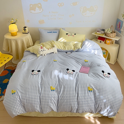 91家纺网 家纺一手货源 找家纺 罗亿家纺 2025新款格子卡通云朵棉毛巾绣四件套场景一（提供买家秀） 小狗冲浪鸭