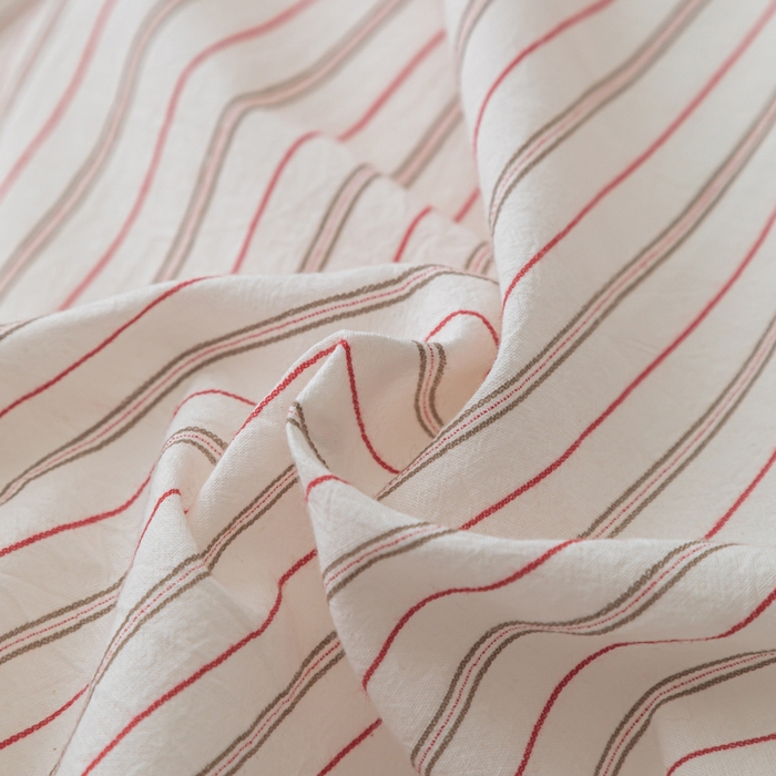 91家纺网 家纺一手货源 找家纺 简宜家居（朝初家纺） 2025新款11月色织小提花简约条纹水洗棉纽扣四件套 粉灰条