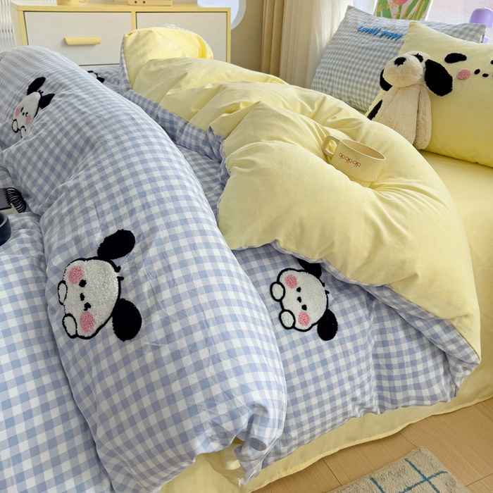 91家纺网 家纺一手货源 找家纺 罗亿家纺 2025新款格子卡通云朵棉毛巾绣四件套场景二（提供买家秀） 小狗冲浪鸭