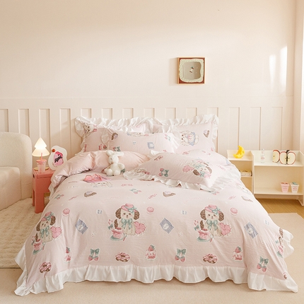 91家纺网 家纺一手货源 找家纺 罗亿家纺 2025新款洛丽塔云朵棉花边四件套场景二（提供买家秀） 小狗故事