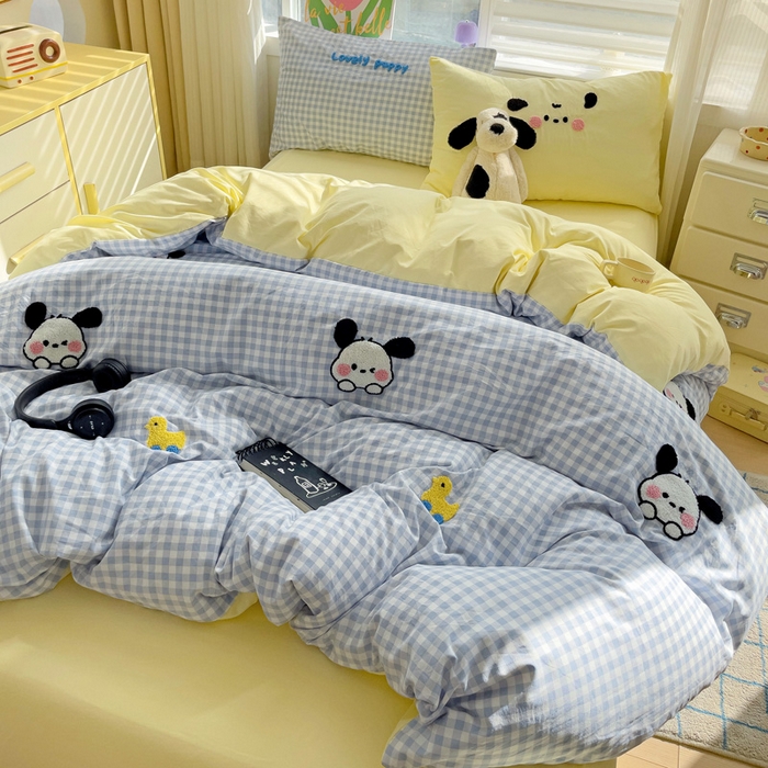 91家纺网 家纺一手货源 找家纺 罗亿家纺 2025新款格子卡通云朵棉毛巾绣四件套场景二（提供买家秀） 小狗冲浪鸭