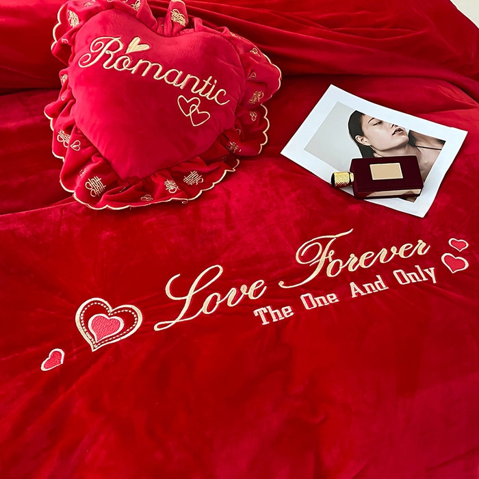 91家纺网 家纺一手货源 找家纺 用心 2025年新款牛奶绒宝宝绒花边贴布婚庆四件套多件套 大喜