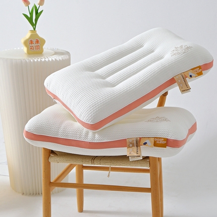 91家纺网 家纺一手货源 找家纺 糖果枕芯 2024新款颈轻松护颈枕助眠分区枕枕头枕芯 颈轻松粉边48*74cm