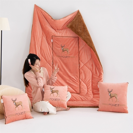 91家纺网 家纺一手货源 找家纺 翰轩家居 2024新款婴儿绒多功能抱枕被-一鹿有你 一鹿有你-香蜜橙