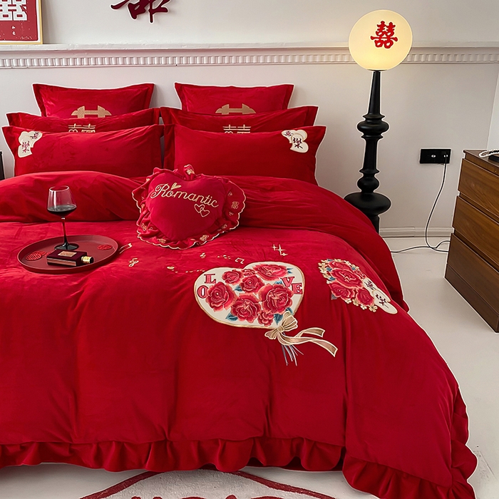 91家纺网 家纺一手货源 找家纺 用心 2025年新款牛奶绒宝宝绒花边贴布婚庆四件套多件套 喜樂