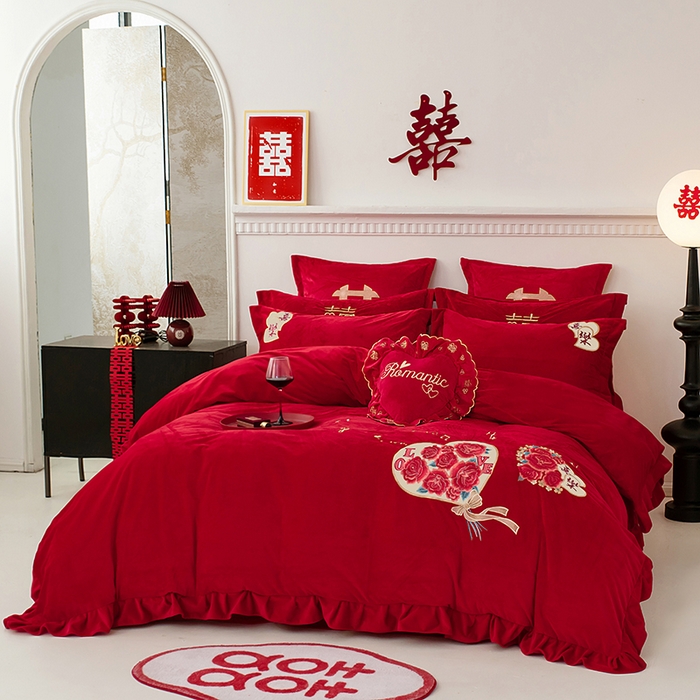 91家纺网 家纺一手货源 找家纺 用心 2025年新款牛奶绒宝宝绒花边贴布婚庆四件套多件套 喜樂