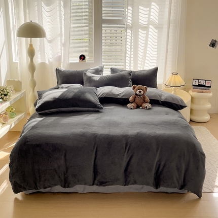 91家纺网 家纺一手货源 找家纺 维娜斯家纺 2024新款双拼牛奶绒四件套 深灰+浅灰