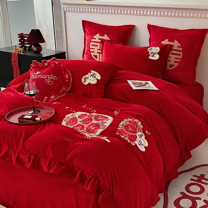 91家纺网 家纺一手货源 找家纺 用心 2025年新款牛奶绒宝宝绒花边贴布婚庆四件套多件套 喜樂