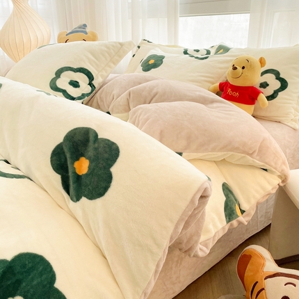 91家纺网 家纺一手货源 找家纺 权瑾家纺 小清新牛奶绒四件套 绿花朵朵