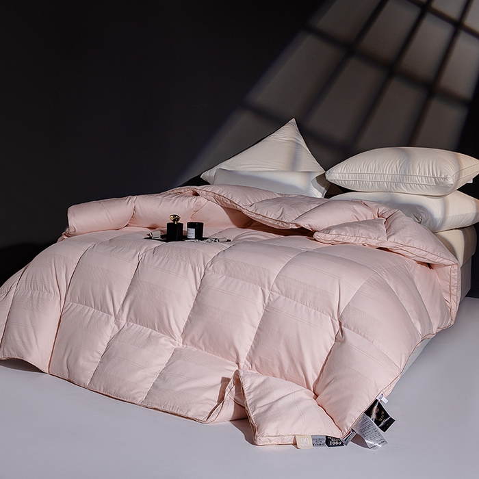 91家纺网 家纺一手货源 找家纺 御眠纺羽绒被壳 厂家直销双层全棉提花羽绒被壳自充绒淘宝京东双层防绒羽绒被壳 南西粉