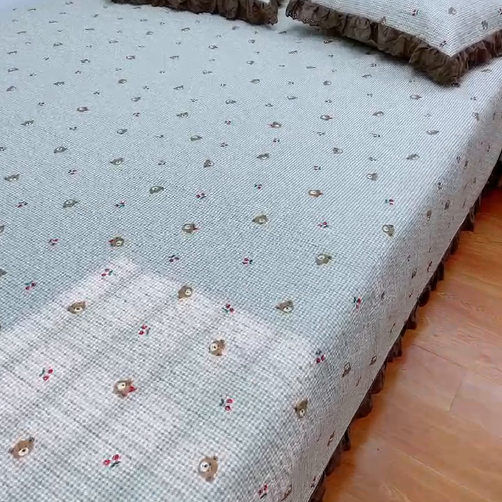 91家纺网 家纺一手货源 找家纺 暖居 2024新款纯棉绗缝夹棉榻榻米支持定制防滑全棉印花小碎花农村大炕盖三件套系列 熊头格子