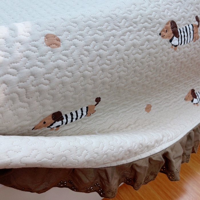 91家纺网 家纺一手货源 找家纺 暖居 2024新款纯棉绗缝夹棉榻榻米支持定制防滑全棉印花小碎花农村大炕盖三件套系列 拉拉狗