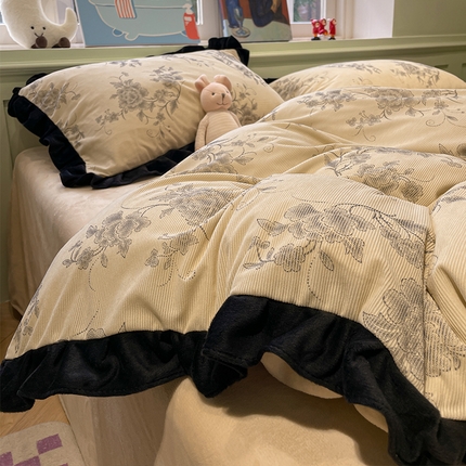 91家纺网 家纺一手货源 找家纺 （总）羚羊语家纺 爆款2025轻法式赫本风灯芯绒四件套小香风提花立体韩版花边牛奶绒三件套珊瑚法莱绒灯芯绒单被套-实拍风